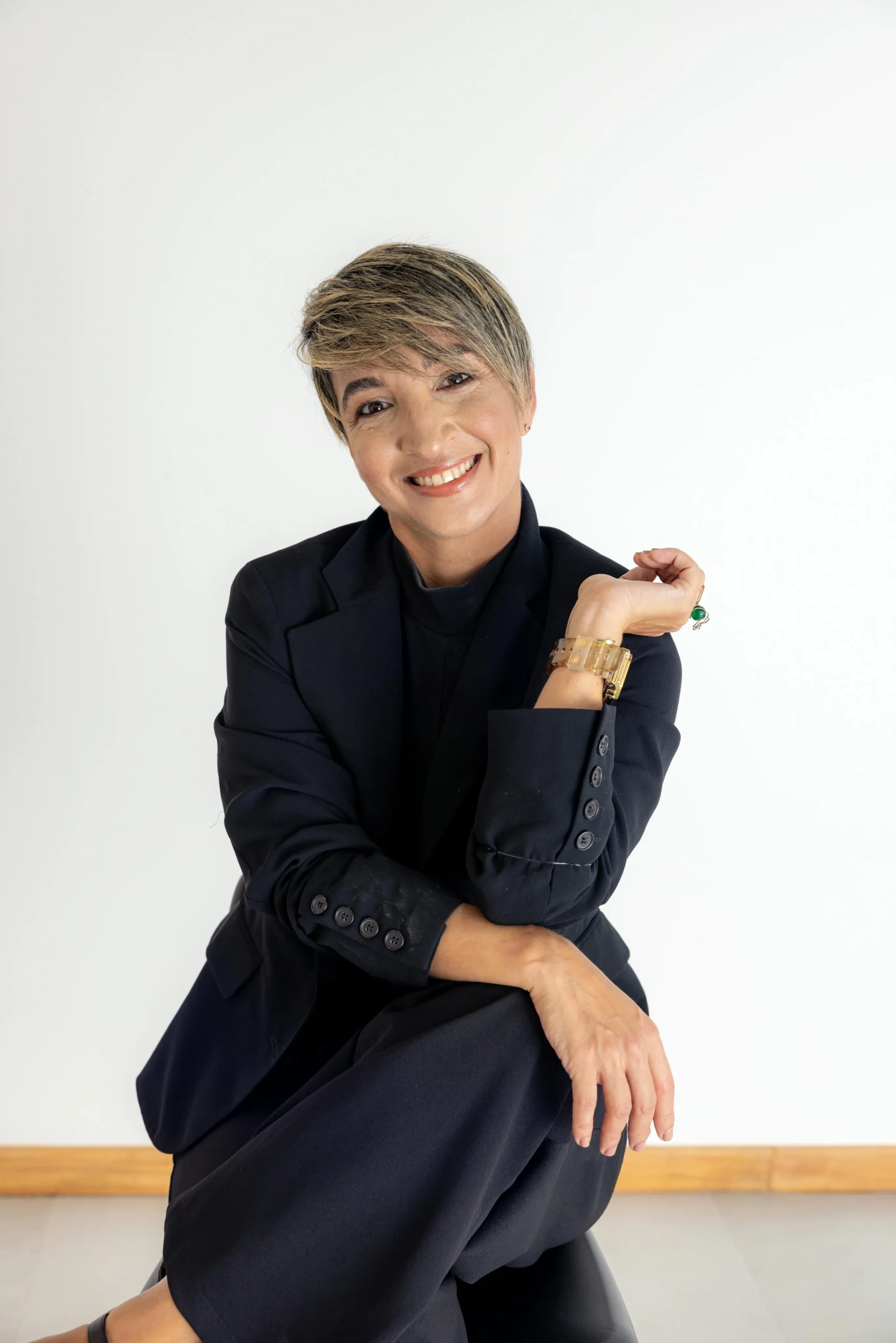 Advertising photography setup with advanced flash lighting techniques in a studio.