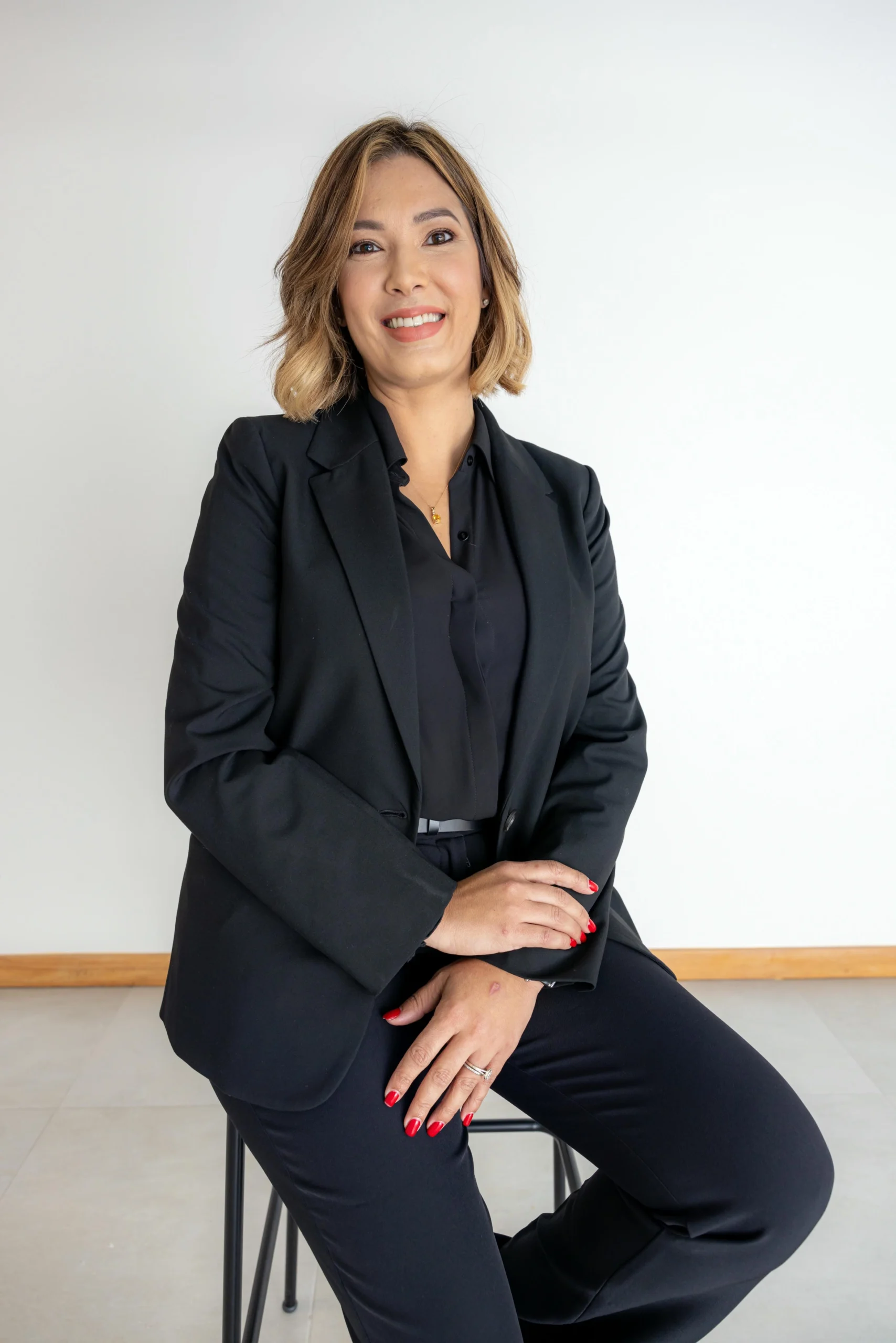 Retrato corporativo de ejecutivo en estudio profesional en Santo Domingo, República Dominicana