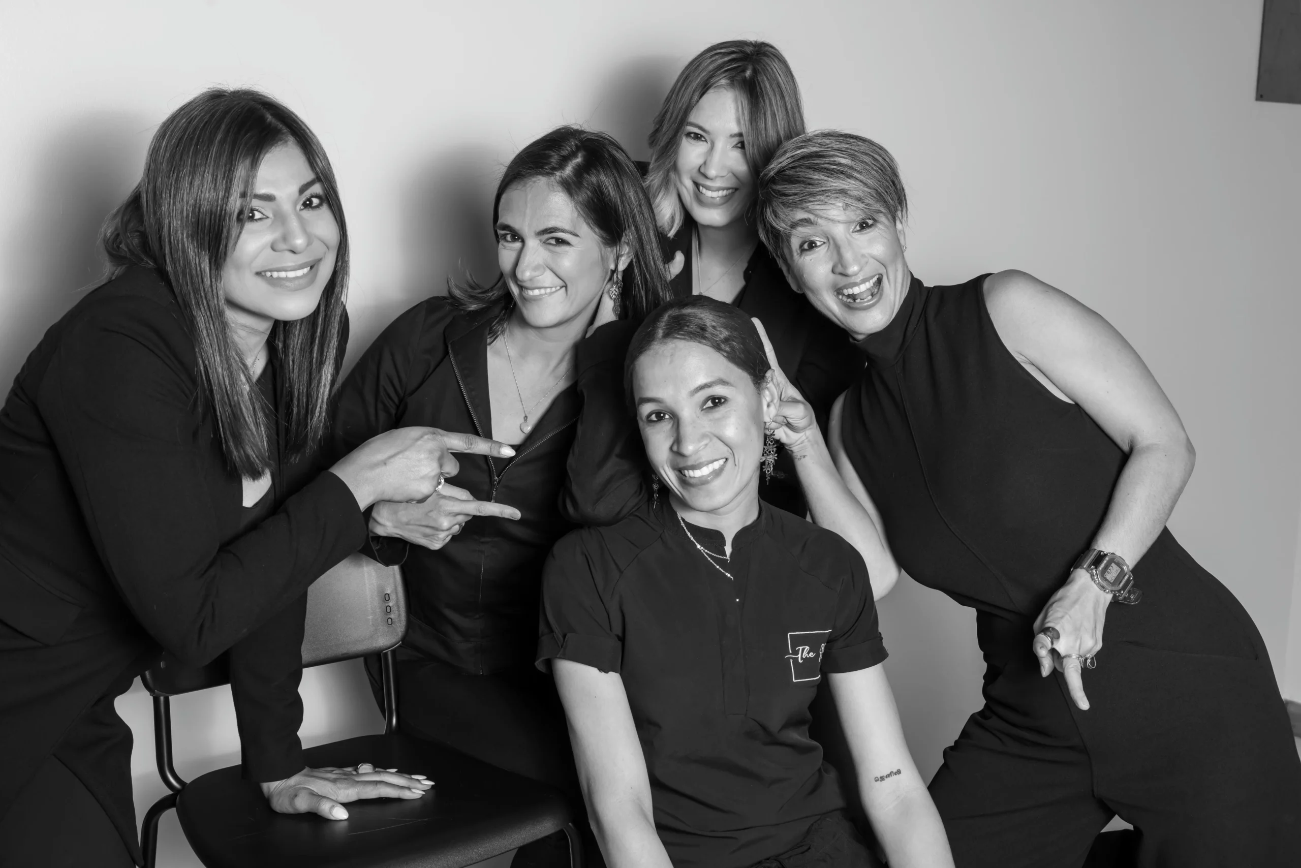 Camera and flash light equipment arranged for a high-quality photo session