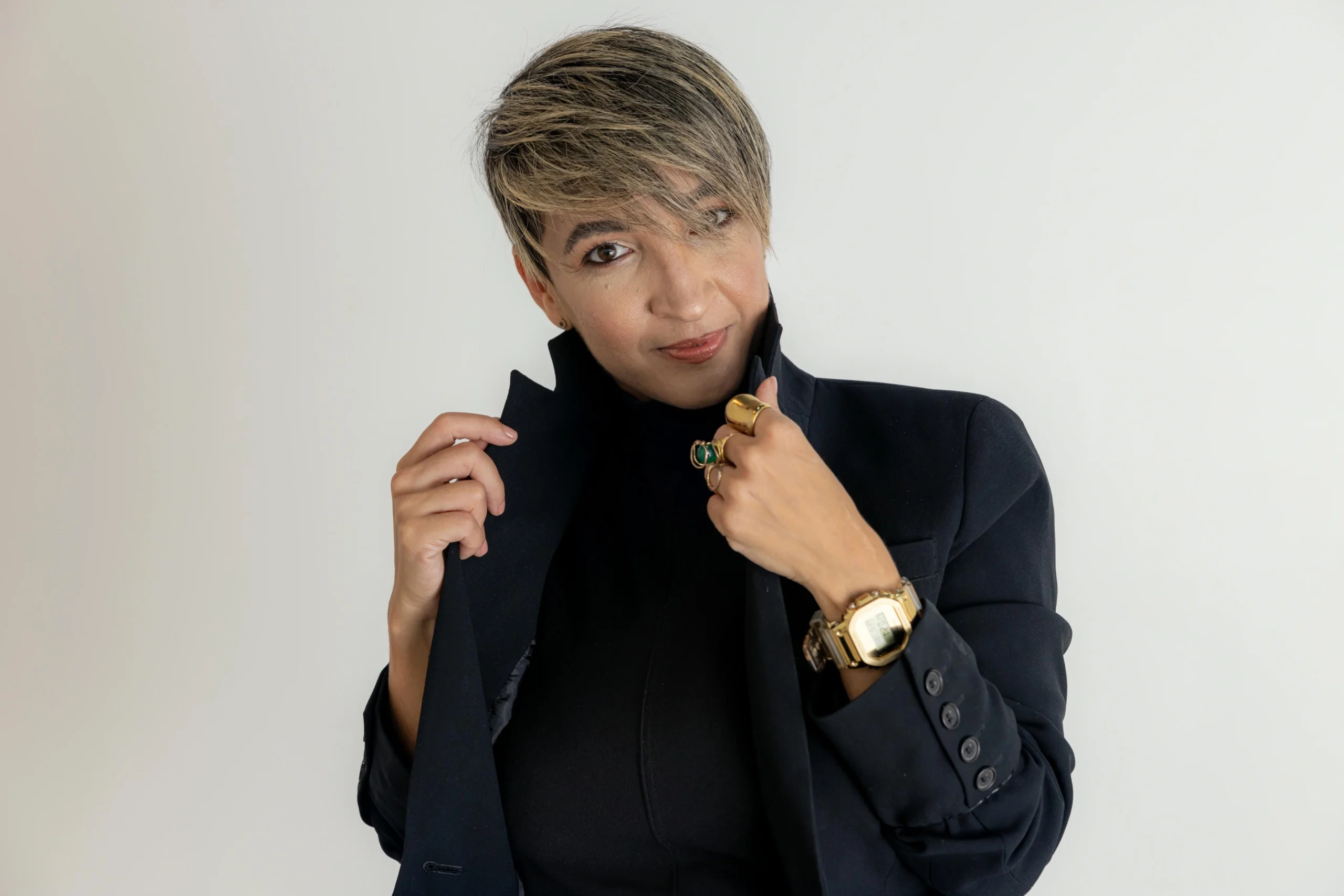 Behind-the-scenes of a professional photography session in a Punta Cana studio.